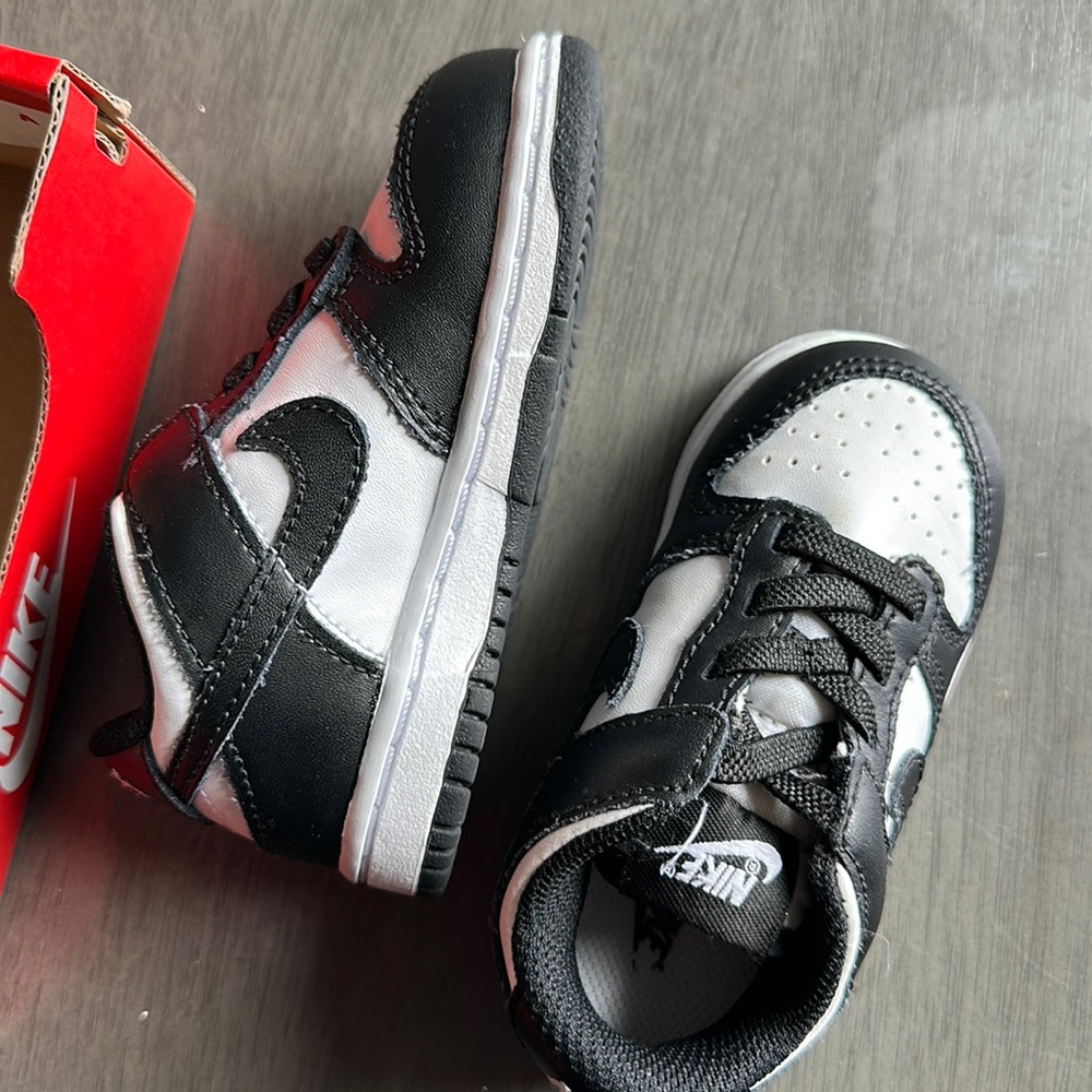 Panda dunks size 6c